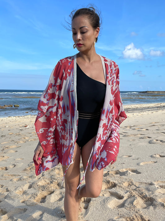 Women’s beach kaftan lightweight and breathable, in a stylish abstract print, sustainable resort kaftan from Bali for women in Dubai