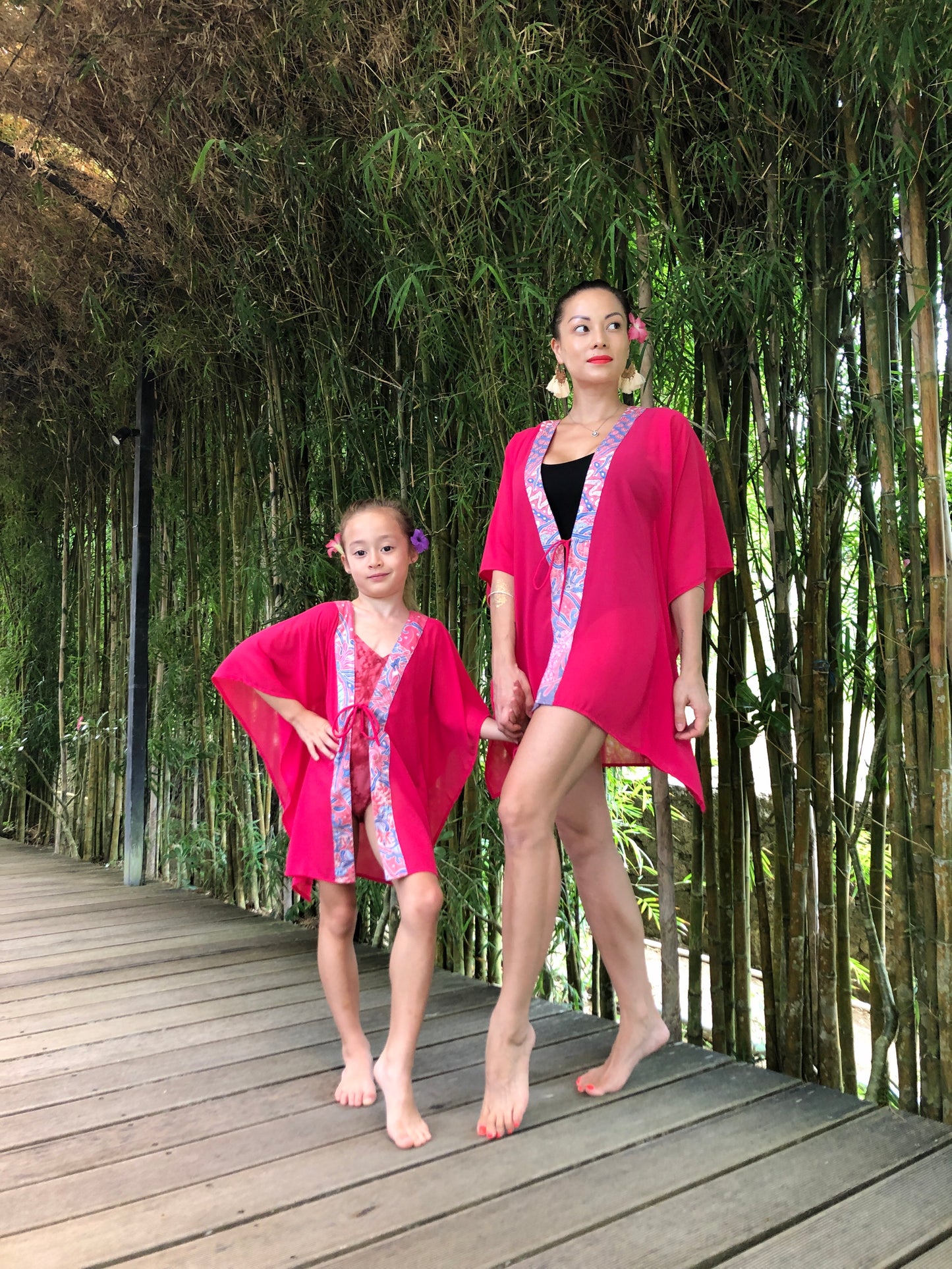 Dubai beachwear – Cahya rose pink petite beach kaftan in chiffon with handmade batik trim from Indonesia. Sustainable beach kaftans for sale in Dubai