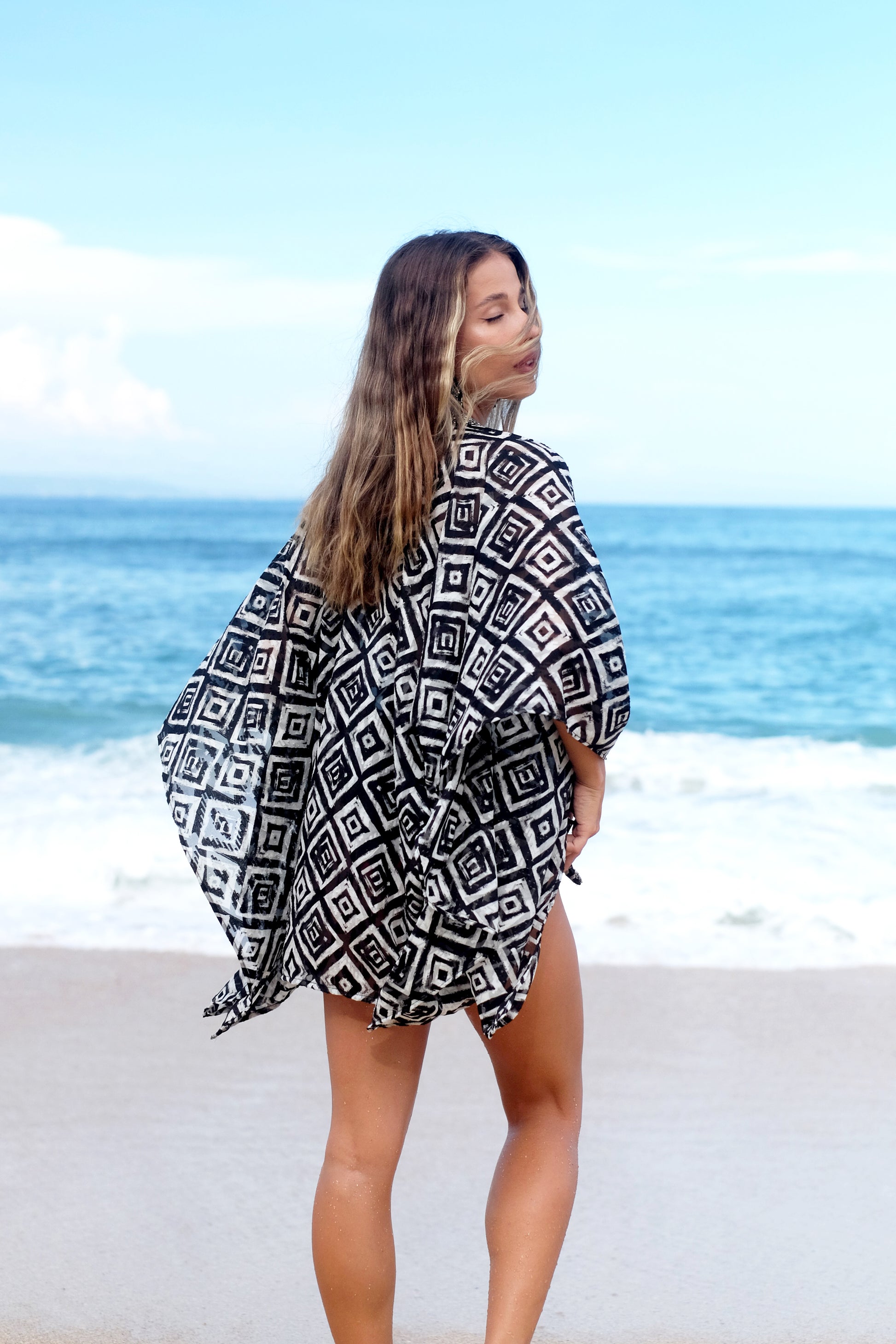 Artisan-made in Bali black and white Ameyo beach resort kaftan with geometric patterns, for sale in Dubai
