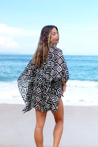 Artisan-made in Bali black and white Ameyo beach resort kaftan with geometric patterns, for sale in Dubai
