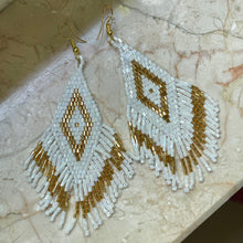Load image into Gallery viewer, Sakari (M) Handmade Beaded Dangle Earrings