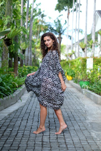 ameyo-v-neck-beach-kaftan-geometric-print-dubai-womens-fashion
