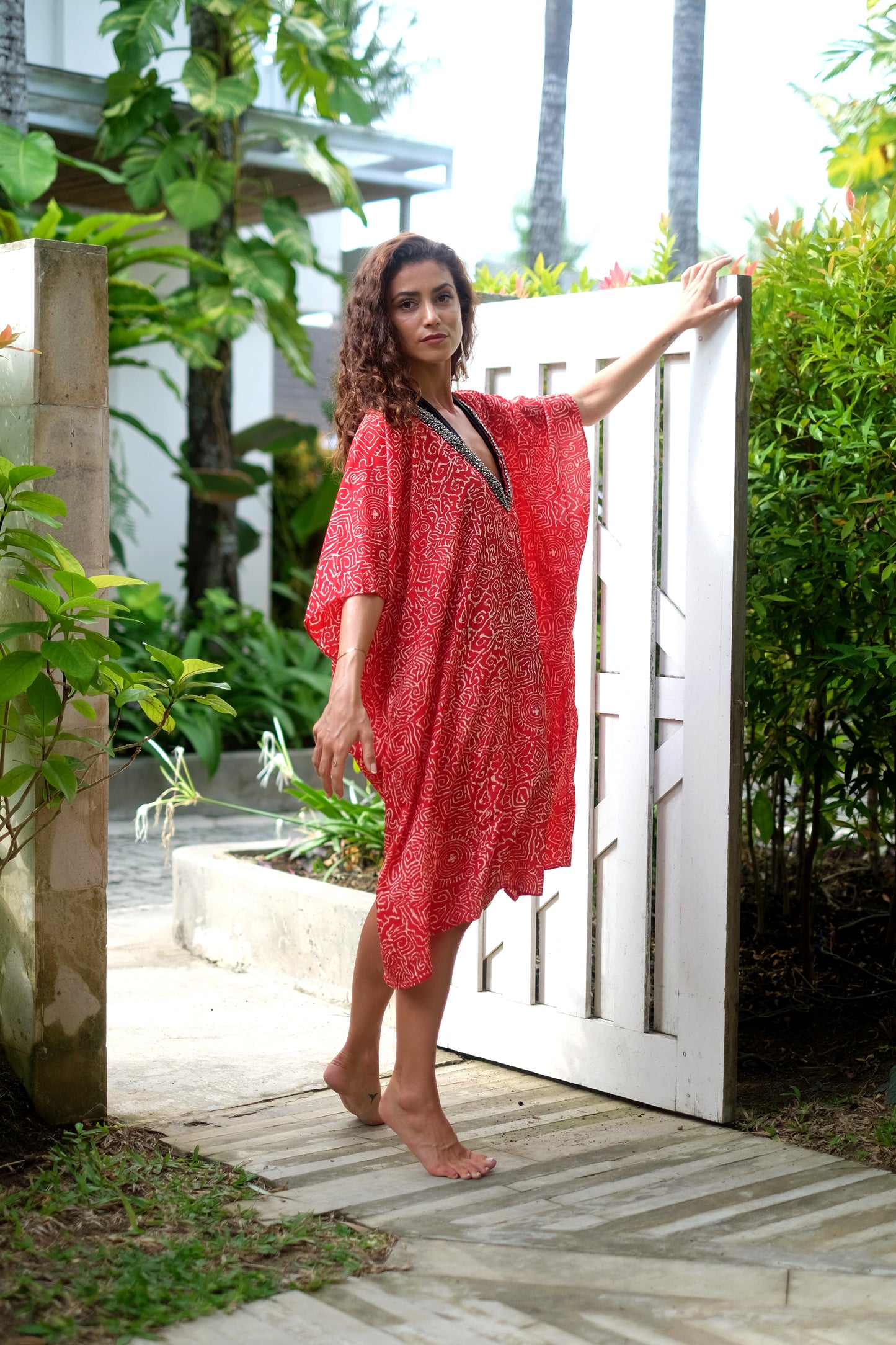 Women's resort wear kaftan in red and white print – sustainable fashion for Dubai beaches
