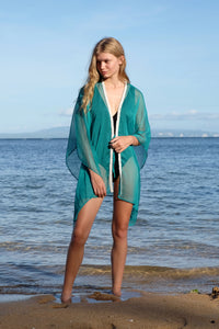Breezy and stylish women’s beach kaftan, ideal beach cover up for tropical getaways in Dubai and beyond
