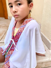 Load image into Gallery viewer, Dubai resort-style Onism Kids Kaftan with eco-friendly, slow fashion craftsmanship and eye-catching batik detailing.

