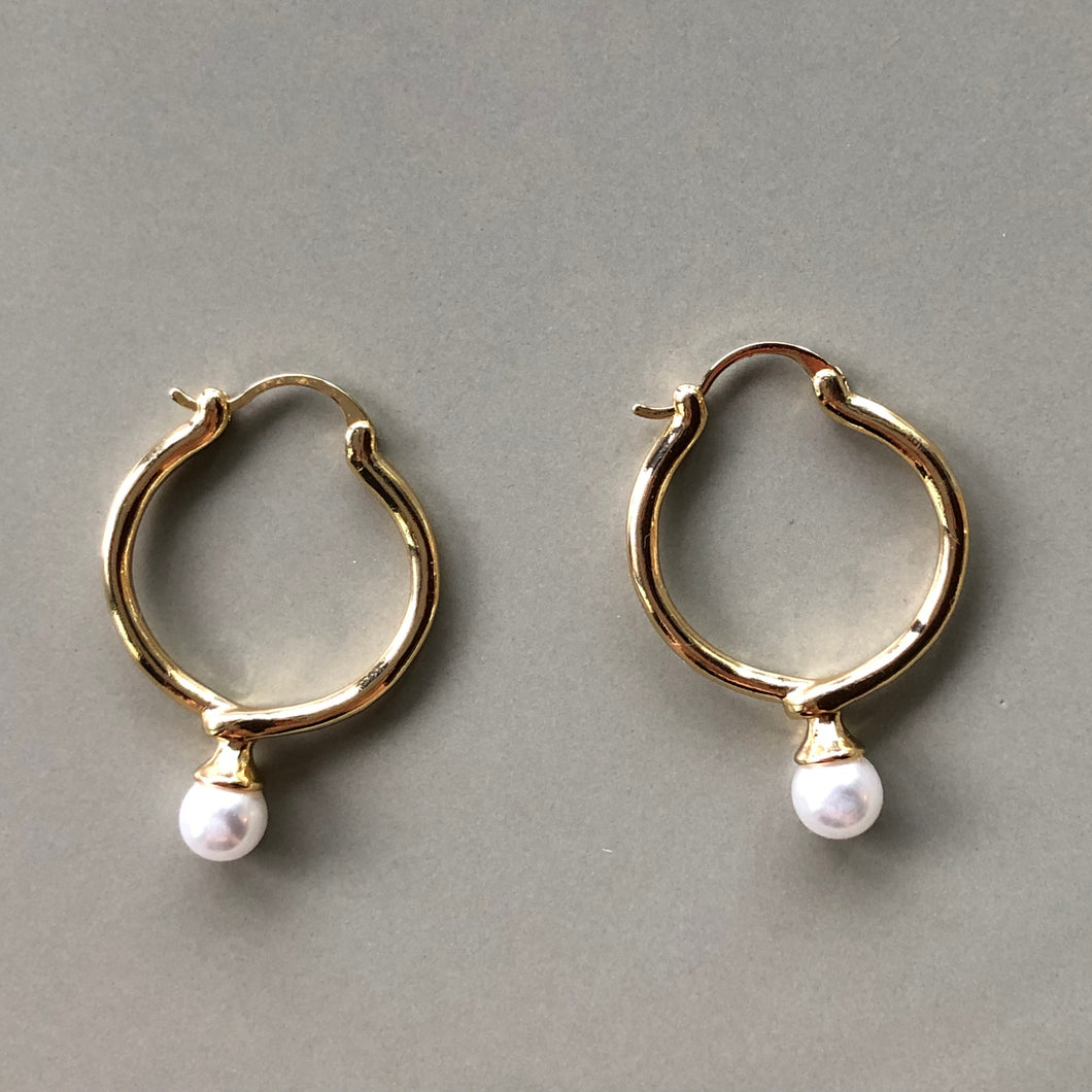 Mette natural pearl gold hoop earrings