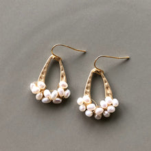 Load image into Gallery viewer, Esmee hammered gold natural pearl cluster earrings