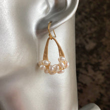 Load image into Gallery viewer, Esmee hammered gold natural pearl cluster earrings