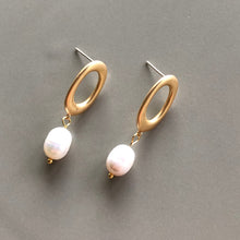 Load image into Gallery viewer, Mila tiered natural pearl gold oval hoop earrings