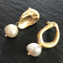 Load image into Gallery viewer, Mona asymmetrical textured gold natural pearl earrings