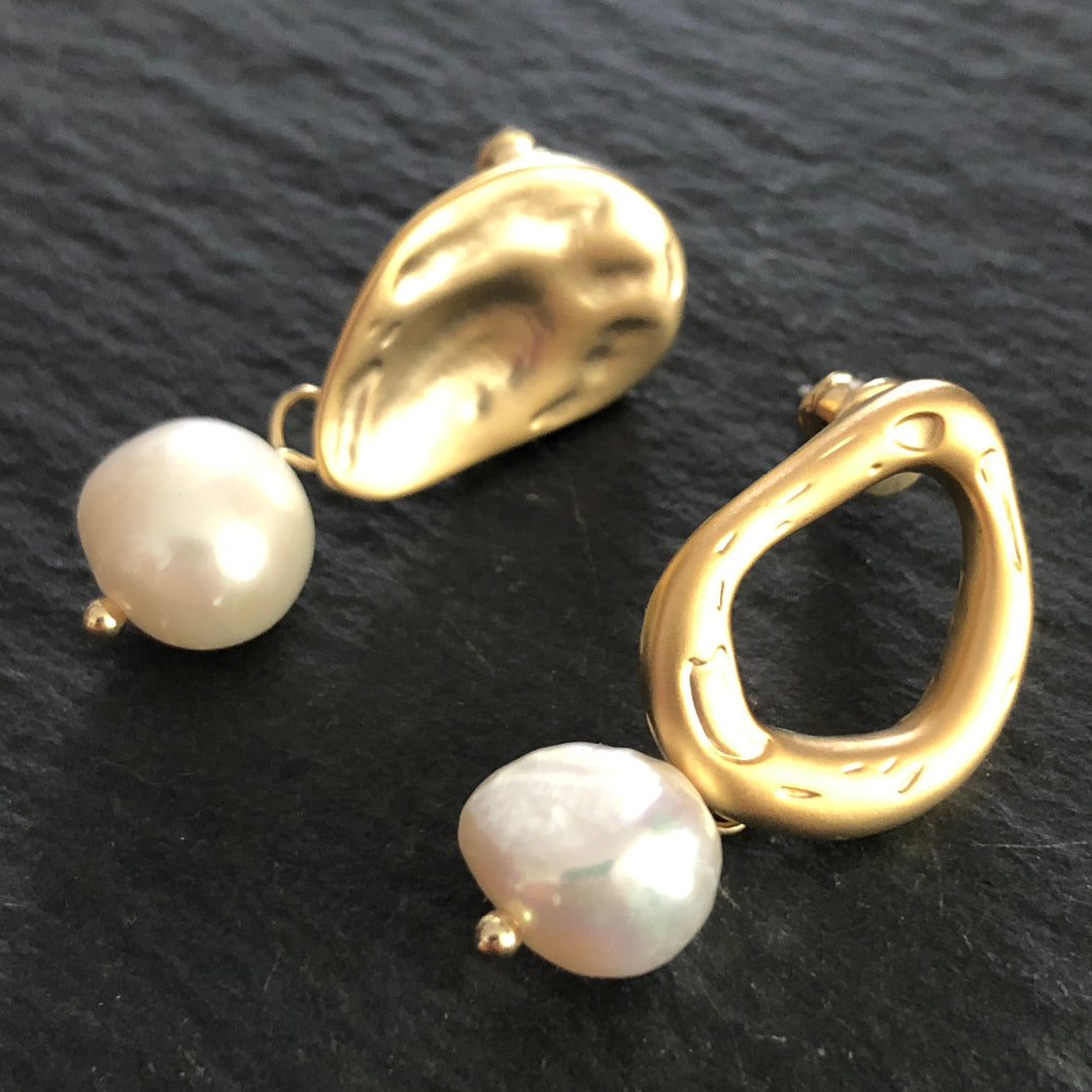 Mona asymmetrical textured gold natural pearl earrings