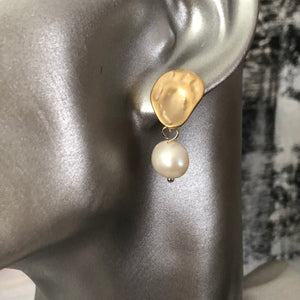Mona asymmetrical textured gold natural pearl earrings
