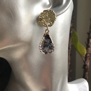 Istas natural druzy crystal earrings with textured gold pin and gold accents in black