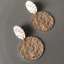 Load image into Gallery viewer, Cyne textured gold dangle earrings