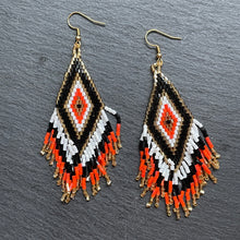 Load image into Gallery viewer, Sakari (M) Handmade Beaded Dangle Earrings