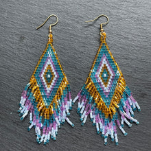 Load image into Gallery viewer, Sakari (M) Handmade Beaded Dangle Earrings
