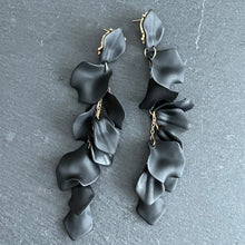 Load image into Gallery viewer, Odette Floral Dangle Earrings