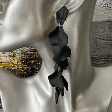 Load image into Gallery viewer, Odette Floral Dangle Earrings