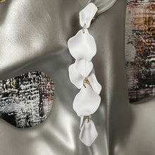 Load image into Gallery viewer, Odette Floral Dangle Earrings