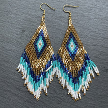 Load image into Gallery viewer, Sakari (M) Handmade Beaded Dangle Earrings
