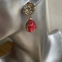 Load image into Gallery viewer, Istas natural druzy crystal earrings with textured gold pin and gold accents in rose
