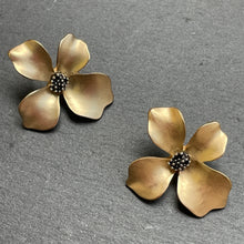 Load image into Gallery viewer, Neve matte gold floral stud earrings