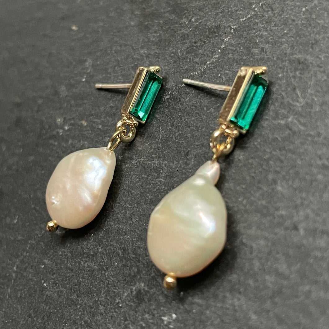 Rosa natural baroque pearl green crystal dangle earrings