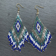Load image into Gallery viewer, Sakari (M) Handmade Beaded Dangle Earrings