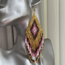 Load image into Gallery viewer, Sakari (L) Handmade Beaded Dangle Earrings