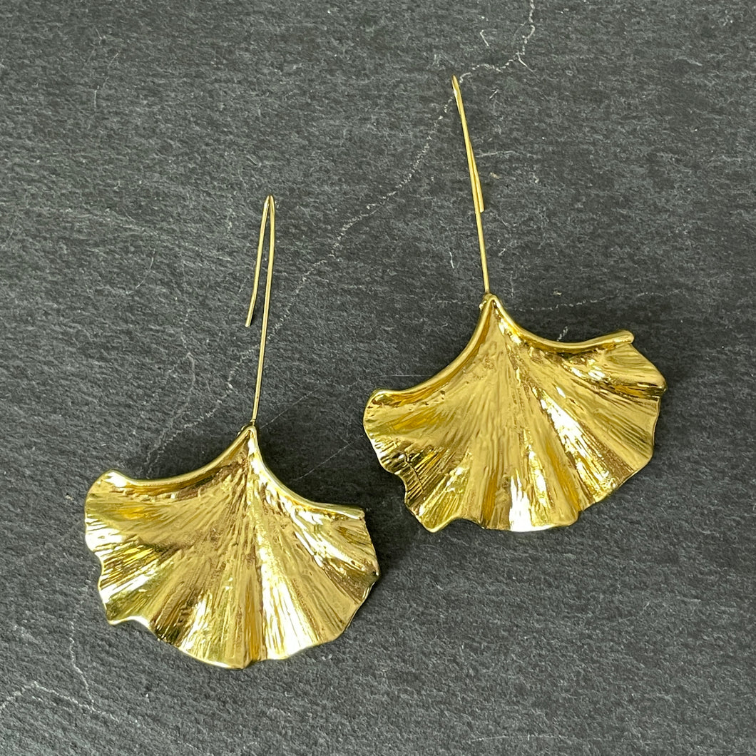 Manu gold ginko leaf dangle earrings