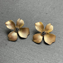 Load image into Gallery viewer, Neve matte gold floral stud earrings