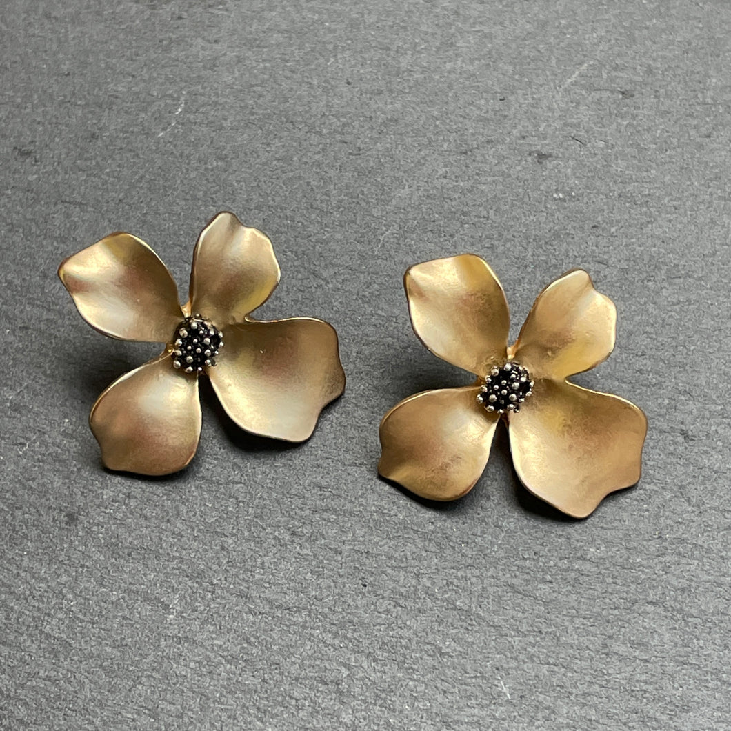 Neve matte gold floral stud earrings