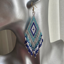 Load image into Gallery viewer, Sakari (M) Handmade Beaded Dangle Earrings