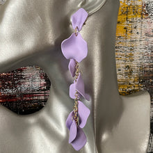 Load image into Gallery viewer, Odette Floral Dangle Earrings