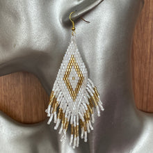 Load image into Gallery viewer, Sakari (M) Handmade Beaded Dangle Earrings
