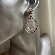 Load image into Gallery viewer, Ariel textured gold natural pearl double oval hoop earrings