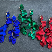 Load image into Gallery viewer, Odette glamorous shimmery lightweight floral dangle earrings 