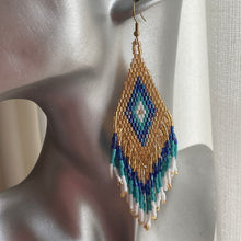 Load image into Gallery viewer, Sakari (M) Handmade Beaded Dangle Earrings