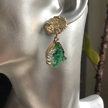 Load image into Gallery viewer, Istas natural druzy crystal earrings with textured gold pin and gold accents in green