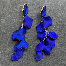 Load image into Gallery viewer, Odette glamorous shimmery lightweight floral dangle earrings in blue shimmer