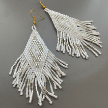 Load image into Gallery viewer, Sakari (M) Handmade Beaded Dangle Earrings