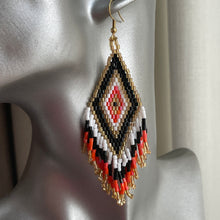 Load image into Gallery viewer, Sakari (M) Handmade Beaded Dangle Earrings