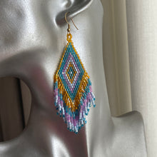Load image into Gallery viewer, Sakari (M) Handmade Beaded Dangle Earrings