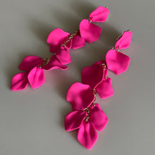 Load image into Gallery viewer, Odette Floral Dangle Earrings