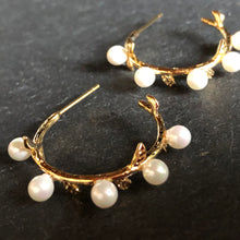Load image into Gallery viewer, Maiara midi pearl gold hoop earrings