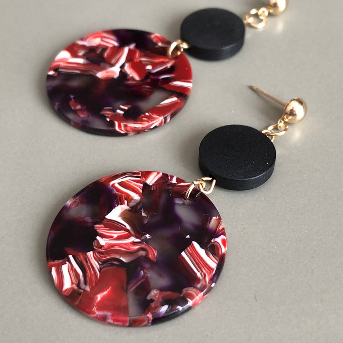 Jada two-tiered wood and marbled resin dangle earrings in red and black